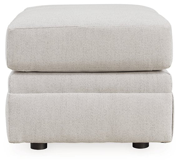 Maitelynn Ottoman